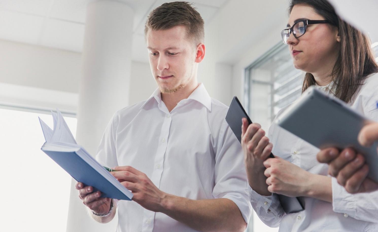 Sistem structurat de asistență pe multiple niveluri